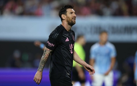 爱游戏体育-包含梅西回归赛场，战术调整首场状态亮眼，西班牙队观众沸腾！的词条