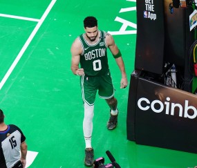 爱游戏-塔图姆迎来十赛季高光表现，TL球迷沸腾！的简单介绍