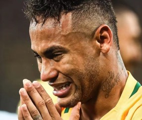 爱游戏-包含内马尔在巴塞罗那比赛中关键助攻，赛况扑朔迷离引发热议！的词条