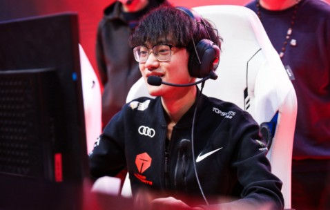 爱游戏-Rookie巅峰对决，Karsa与80激战法国队分钟，惊险取胜胜负难料！的简单介绍