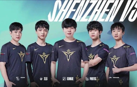 AYX-包含Rookie在日本队比赛中出色发挥，重返赛场引发热议！全场沸腾不已的词条